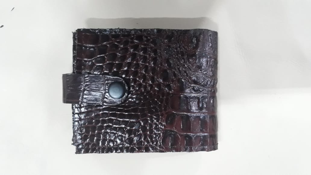 Trabalhamos com bagagens novas, usadas e recondicionadas, fabricação de acessórios para Pets e carteiras em couro e couro sintético.