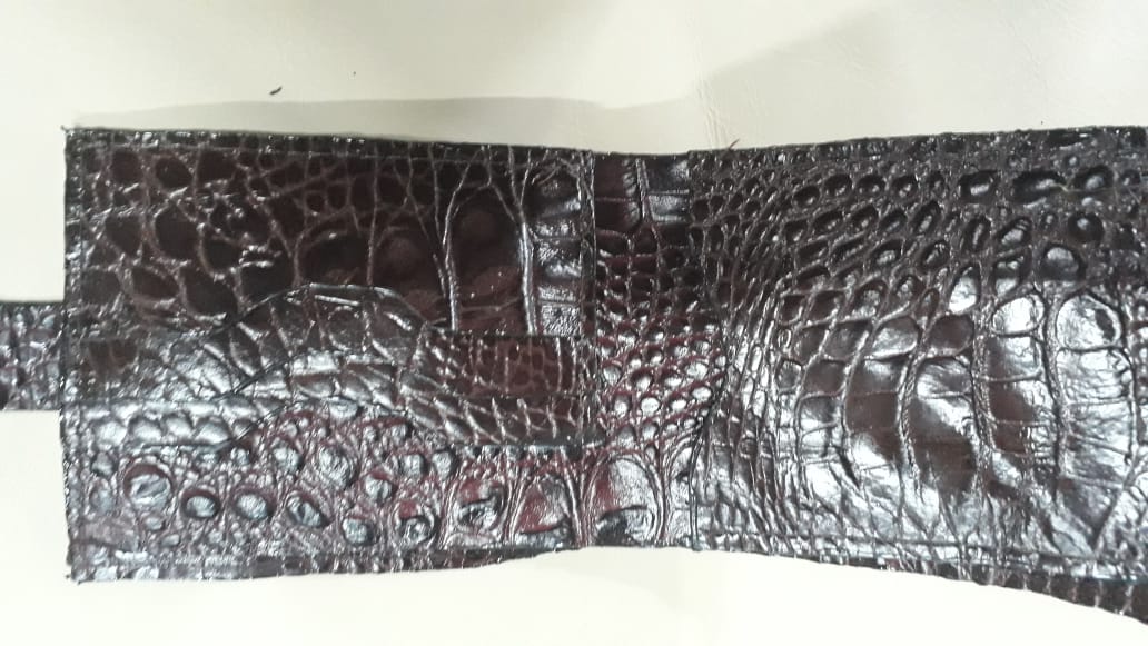 Trabalhamos com bagagens novas, usadas e recondicionadas, fabricação de acessórios para Pets e carteiras em couro e couro sintético.